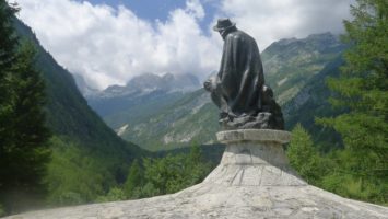Julius Kugy vzhlíží na velikány Julských Alp