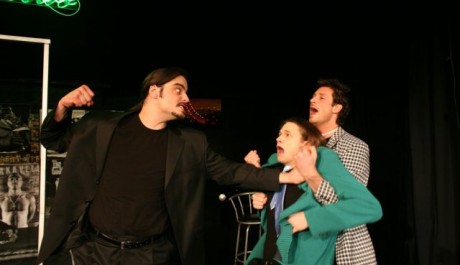 FOTO: Vyhazovaci-bitka pred barem