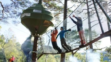 foto: základní tábor na turistické cestě v Preikestolenu