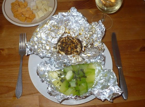 recept na grilovaný hermelín s cuketou