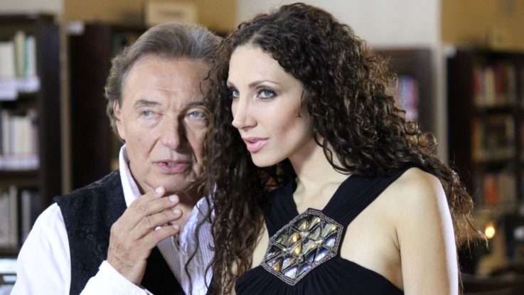 FOTO: Lounová a Karel Gott při natáčení videoklipu v Klementinu