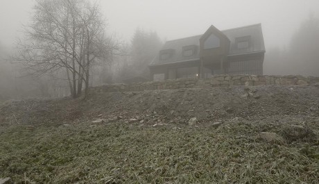 FOTO: Dům nad bažinou v horských podmínkách