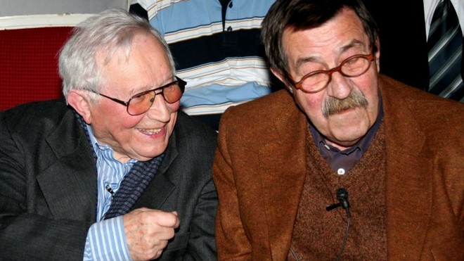 FOTO: Tadeusz R&oacute;żewicz a G&uuml;nter Grass