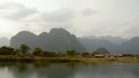 Břeh řeky Mekong v Laousu