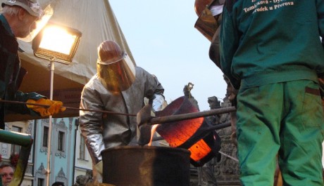 FOTO:Odl&eacute;v&aacute;n&iacute; zvonu