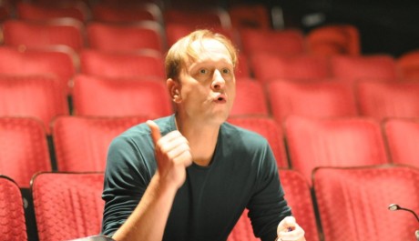 FOTO: Jakub Zindulka vede soubor Spodina v Divadle Dialog