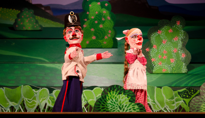 FOTO: Loutkov&aacute; inscenace U kan&oacute;nu st&aacute;l Divadla Drak