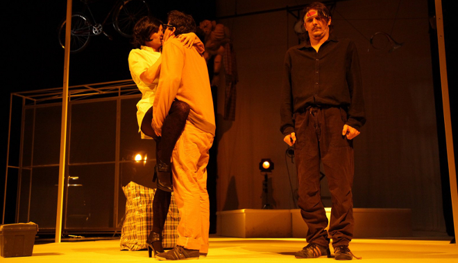 FOTO: Inscenace Chvála bláznovství Karlovarského městského divadla