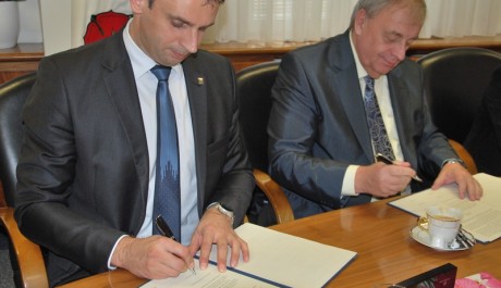 FOTO: Zimola podepisuje koaliční smlouvu