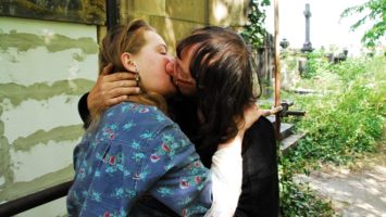 FOTO: Laska v hrobe (2012)