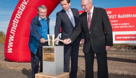 Slavnostní zahájení výstavby UCEEB FOTO: Slavnostní zahájení výstavby UCEEB