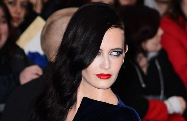 FOTO: Eva Green na premiéře filmu Temné stíny