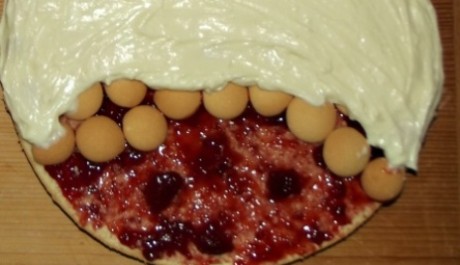 Trojvrstvá náplň dortu FOTO: Trojvrstvá náplň dortu