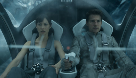 FOTO: Tom Cruise Olga Kurylenko Oblivion