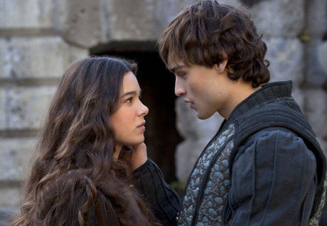 FOTO: Romeo a Julie - Hailee Steinfeld a Douglas Booth