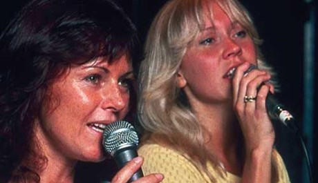 Zpěvačky skupiny ABBA, Agnetha Fältskog je vpravo, vlevo Anni-Fried Lyngstad. Zdroj: abbasite.com
