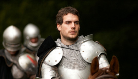 FOTO: Henry Cavill jako vévoda ze Suffolku