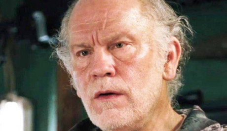 FOTO: John Malkovich ve filmu Red