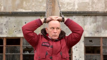 FOTO: John Malkovich v RED 2