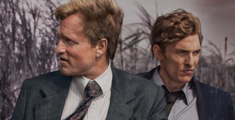 V první sérii se představilo duo detektivů v podání Woodyho Harrelsona a Matthewa Mcconaugheyho. Zdroj: HBO