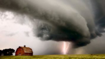boure_tornado_blesk