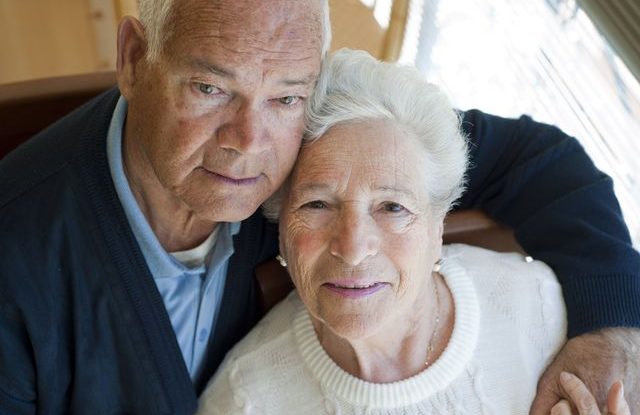 senior-duchodce-laska-svatba-par