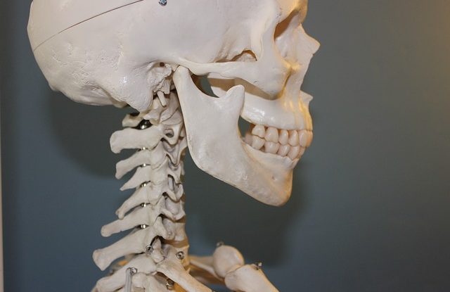 priznaky-ridnuti-kosti-osteoporozy
