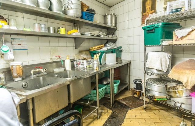 špinavá restaurace SAPA uzavření provozu