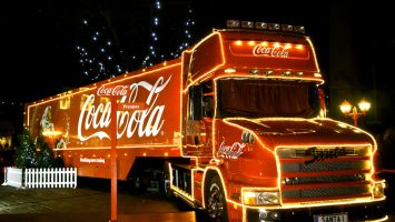 Coca-cola rozdávala dětem nápoje