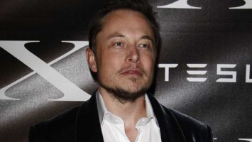 Elon Musk postavil největší baterii na světě