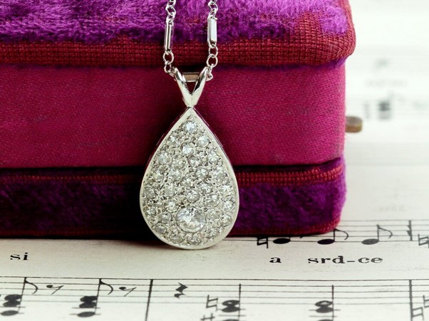 Diamant na řetízku