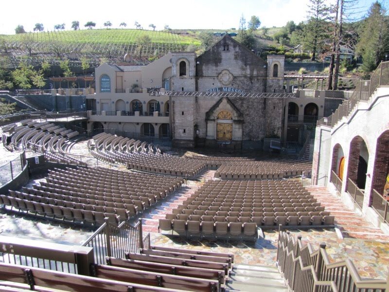 Ze střechy této budovy sebevrah skočil, Zdroj: phishandthedead.com