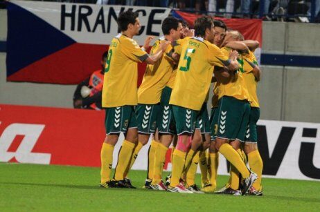 Litevci se radují po vítězném gólu na hřišti ČR