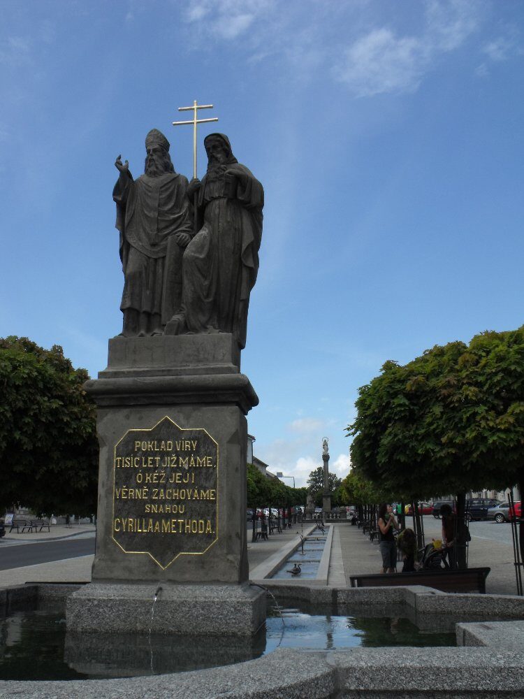 FOTO: Kašna se sochouCyrila a Metoděje