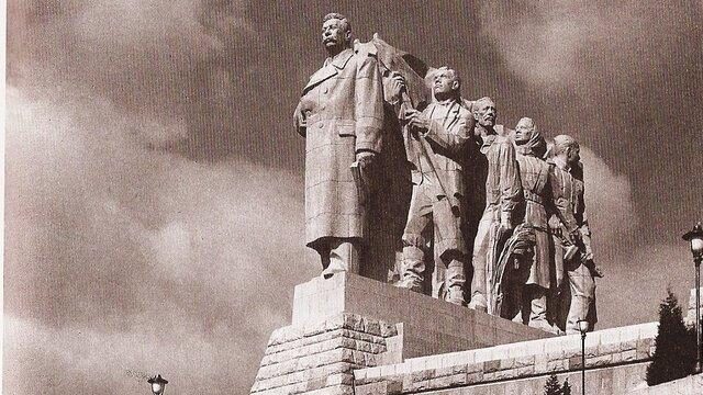 Stalinův pomník