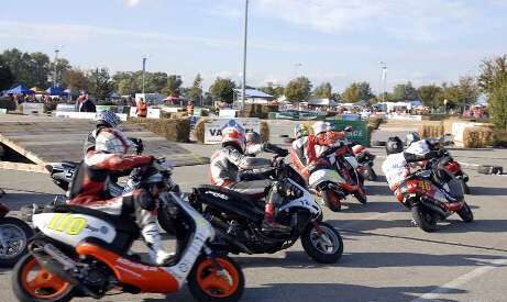 Diváci uvidí i závody sportovních skútrů