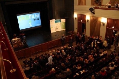 FOTO: Slavnostní vyhlášení vítězných filmů v Městském divadle v Českém Krumlově.