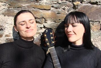 FOTO: Dvojice vokalistek Two Voices, Zdroj: twovoices.cz