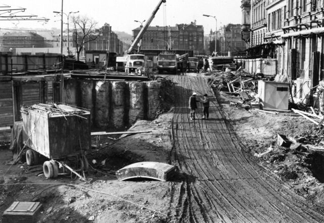 FOTO: Výstavba metra mezi Karlovým a Palackého náměstím