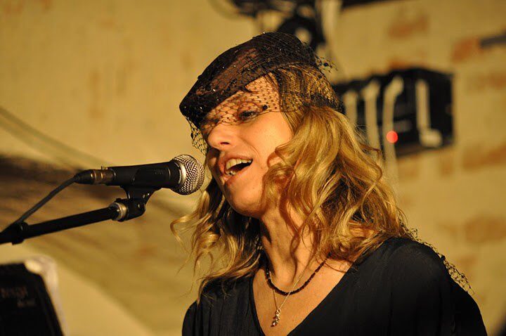 OBR: Zpěvačka kapely Zuby Nehty