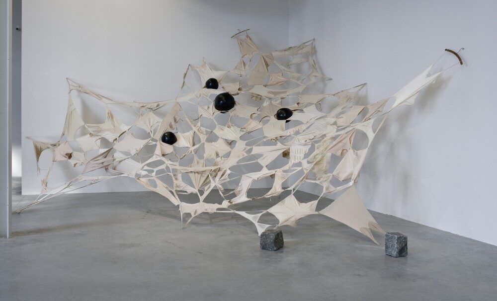 FOTO: Dílo Kateřiny Vincourové na výstavě k udílení Ceny Jindřicha Chalupeckého