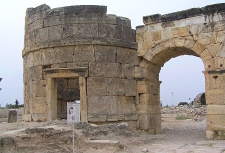 FOTO: Domiciánova brána