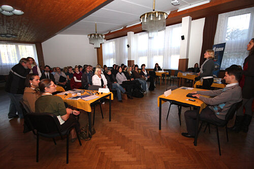 FOTO: S pomocí za prací