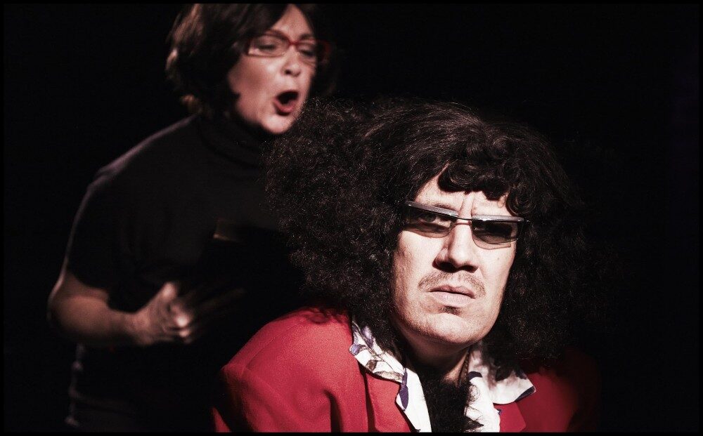 Foto: Scéna v převlecích