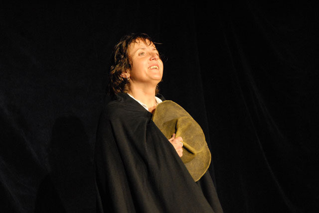 FOTO: Barbora Hrzanová ve hře Máj v divadle Viola