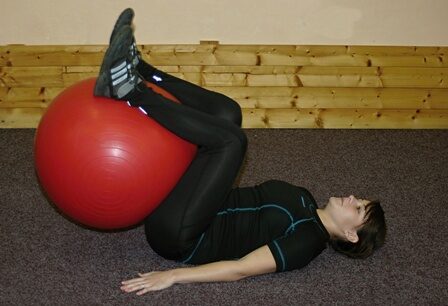 FOTO: posilování s gymnastickým míčem
