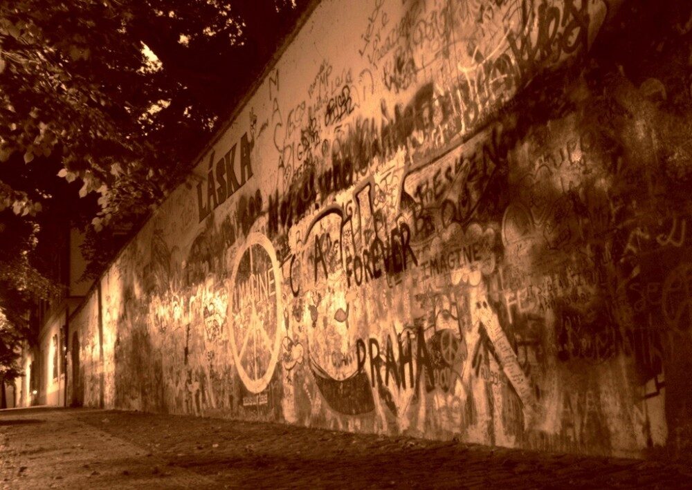 FOTO: Lennonova zeď