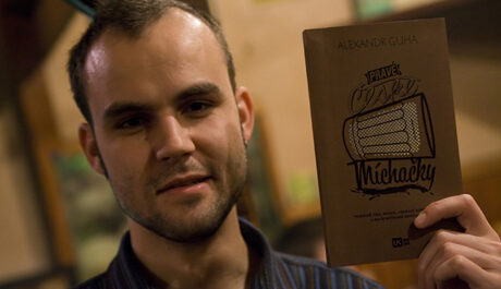 FOTO: Alexandr Guha při křtu své knihy Pravé české míchačky