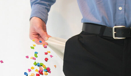 OBR: Muž bez peněz s konfety