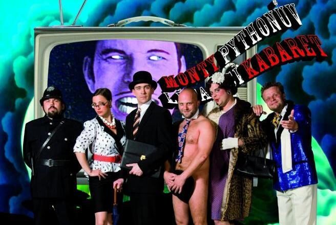 FOTO: Monty Pythonův létající kabaret v divadle Rokoko